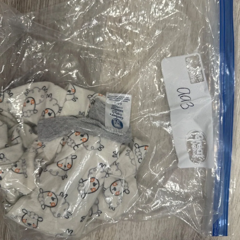Gerber Organic Cotton Sheep Print Footed Sleeper Gray White 0-3 Months AA3